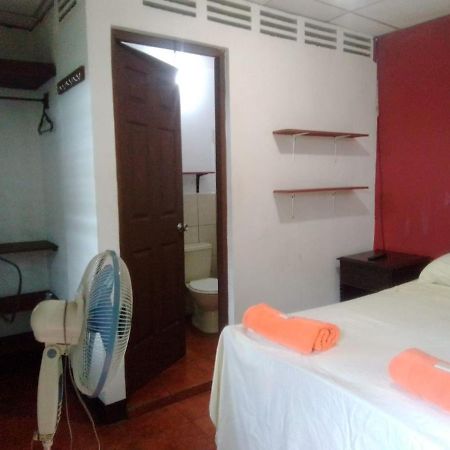 Hostal El Jardin León Εξωτερικό φωτογραφία